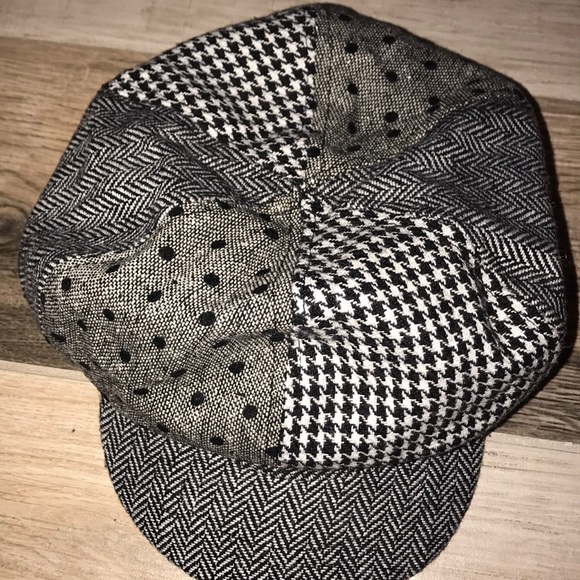 Adorable Detailed Painters’ Hat - Picture 2 of 4